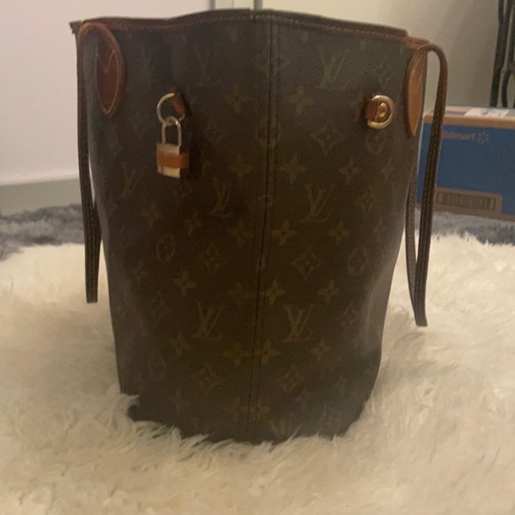 Louis Vuitton MM Neverfull - Picture 4 of 15
